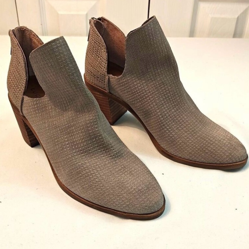 Women's LUCKY BRAND Grey Leather Baley Heeled Booties Ankle Boots US Size 6